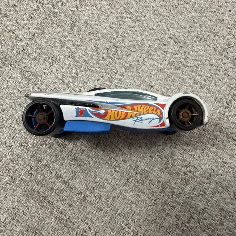 Rare 2001 Hot Wheels Racing Sling Shot #1 White With Blue Windshield Red Rims